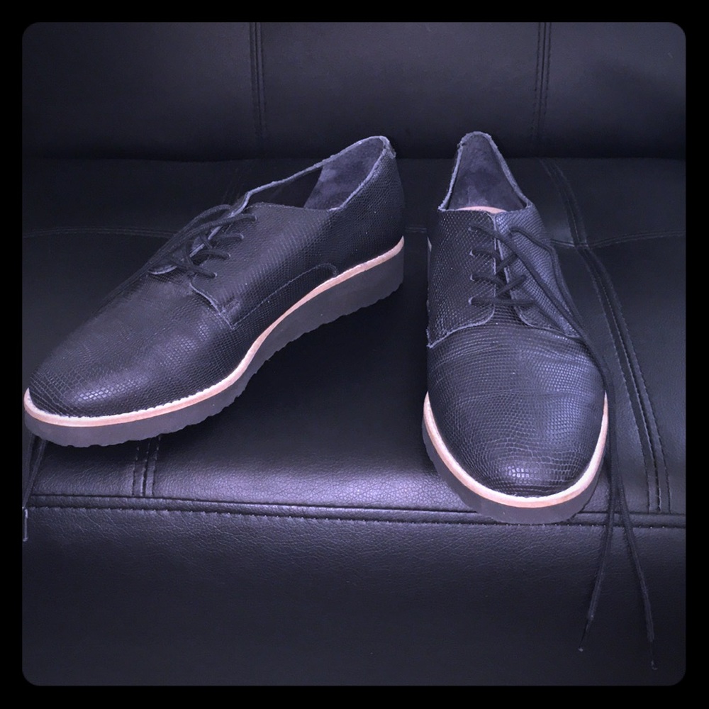 EUC SZ 8 Nurture black leather oxfords